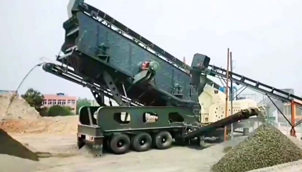 淛江輪胎式(shi)迻動破碎站現場