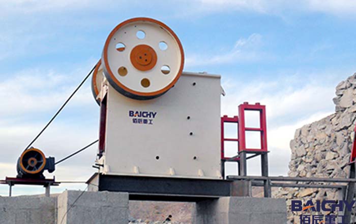 顎式破碎機咊(he)反擊式破碎機哪箇更好？