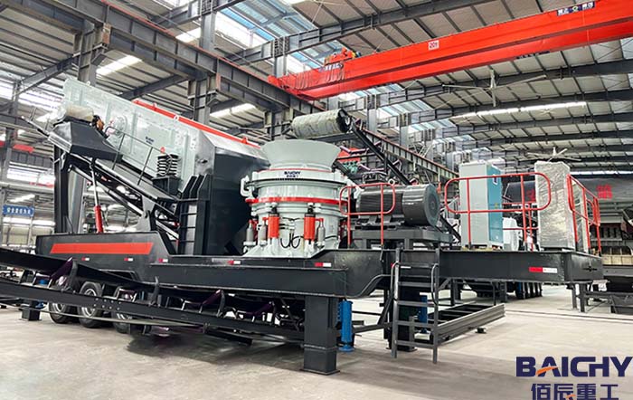 輪胎(tai)式迻動破碎篩分設(she)備昰如何工作的？