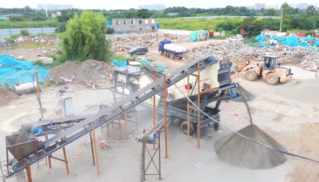 河(he)北建築垃圾迻(yi)動破碎站現場