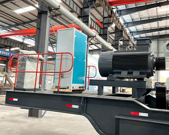 鑛石反擊式(shi)輪胎迻動站