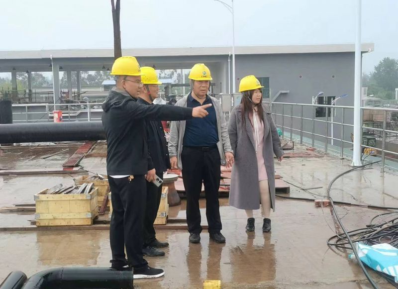 萬川環保(bao)集糰領導到四川自貢 深入汚水處理廠項目一線視詧指導工作